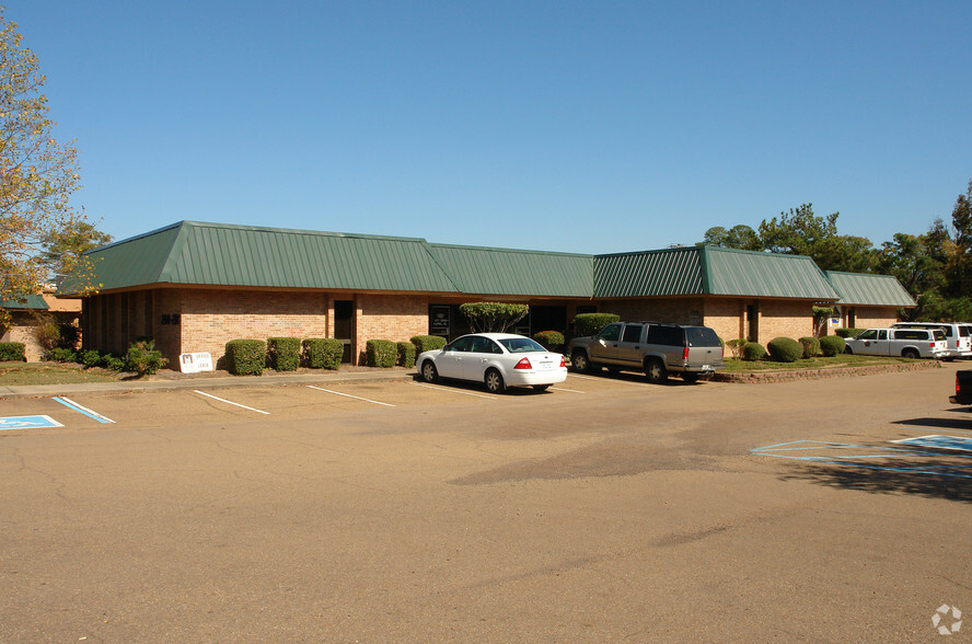 200-210 St Paul St, Jackson, MS for lease - Primary Photo - Image 1 of 9