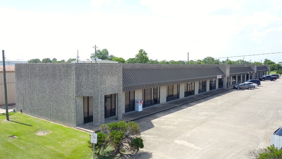 400 N 11th St, La Porte, TX for lease - Building Photo - Image 2 of 19