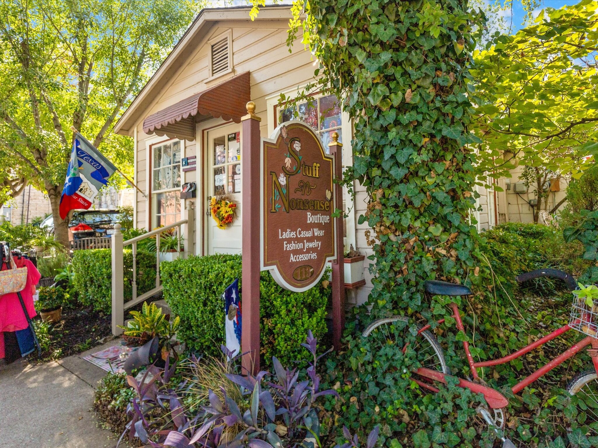 115 W Bridge St, Granbury, TX 76048