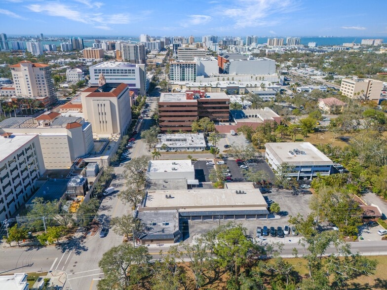 2075 Main St, Sarasota, FL for sale - Building Photo - Image 3 of 7