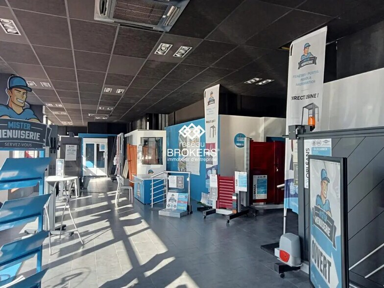 Retail in Pau for lease - Building Photo - Image 1 of 3