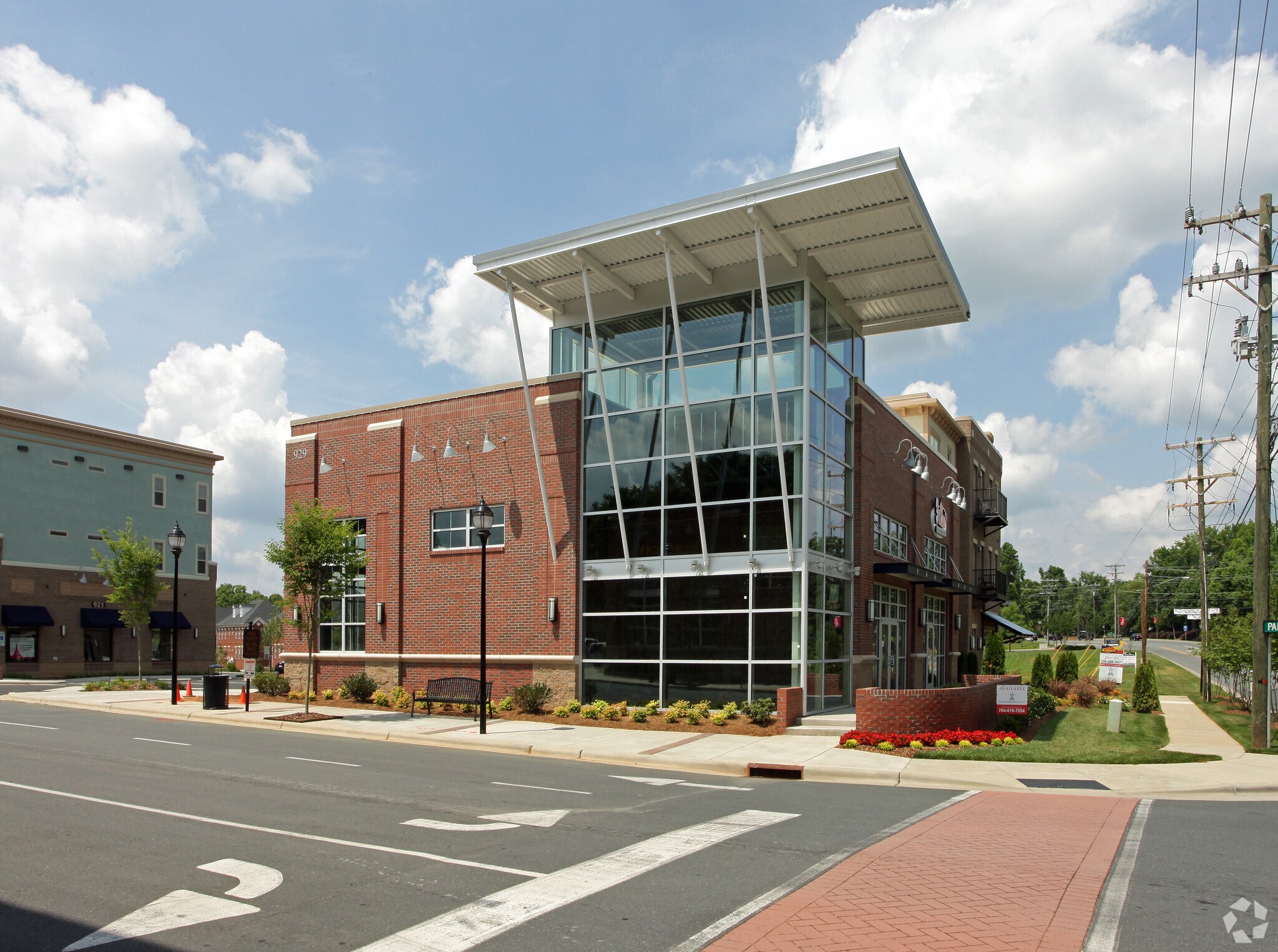 929 Park Center Dr, Matthews, NC for sale Primary Photo- Image 1 of 1