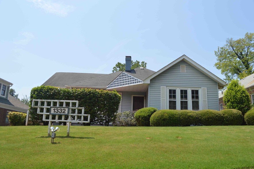 1332 Harding Pl, Charlotte, NC 28204