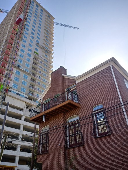 3300 Travis St, Houston, TX for sale - Building Photo - Image 1 of 1