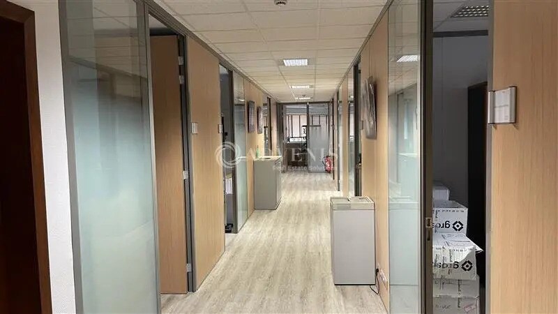 Office in Champs-sur-Marne for lease - Interior Photo - Image 2 of 12