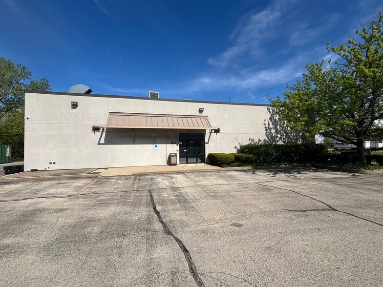 5834 W Howard St, Skokie, IL for sale - Building Photo - Image 3 of 29