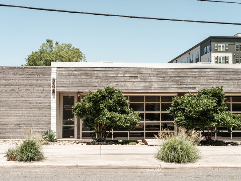 2400-2406 Dunavant St, Charlotte, NC for lease - Building Photo - Image 2 of 11