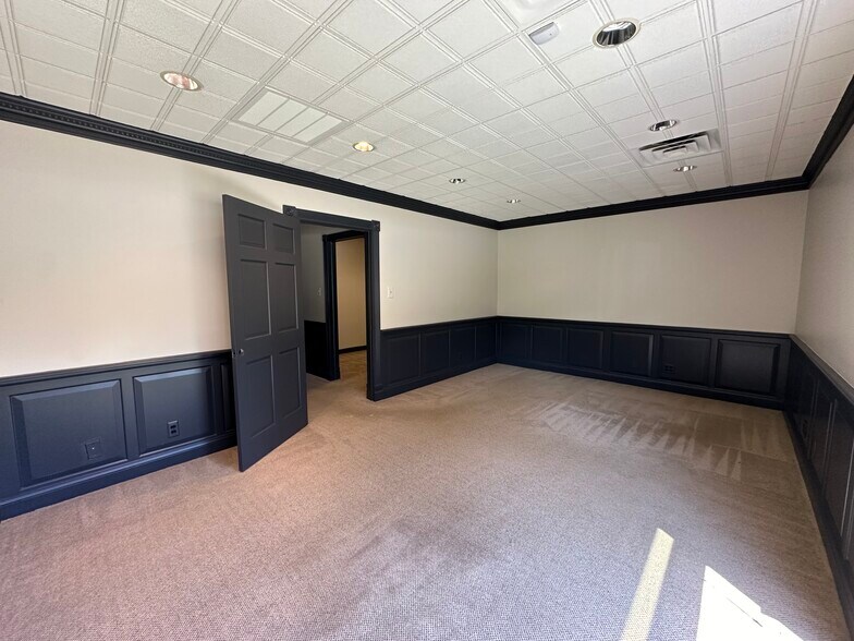 201 E Camperdown Way, Greenville, SC for lease - Interior Photo - Image 2 of 8