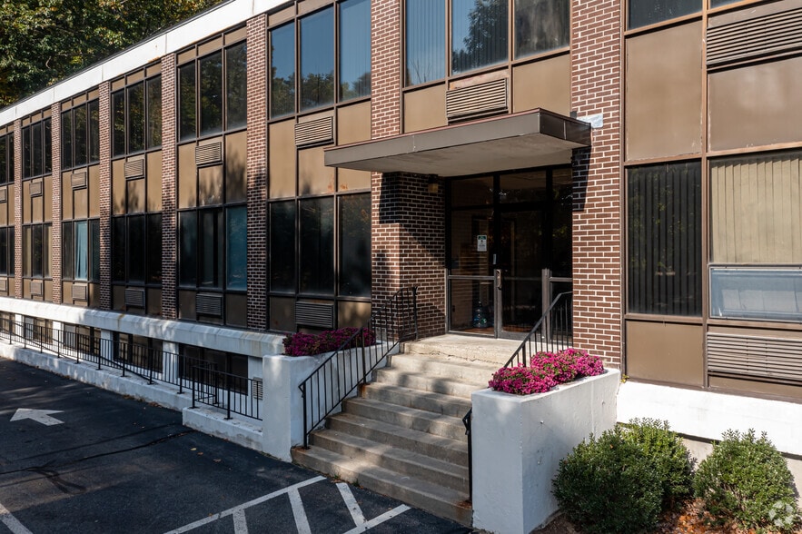 4 Militia Dr, Lexington, MA for lease - Building Photo - Image 3 of 5