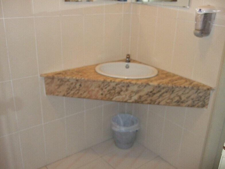 Retail in Almussafes for sale - Building Photo - Image 3 of 4