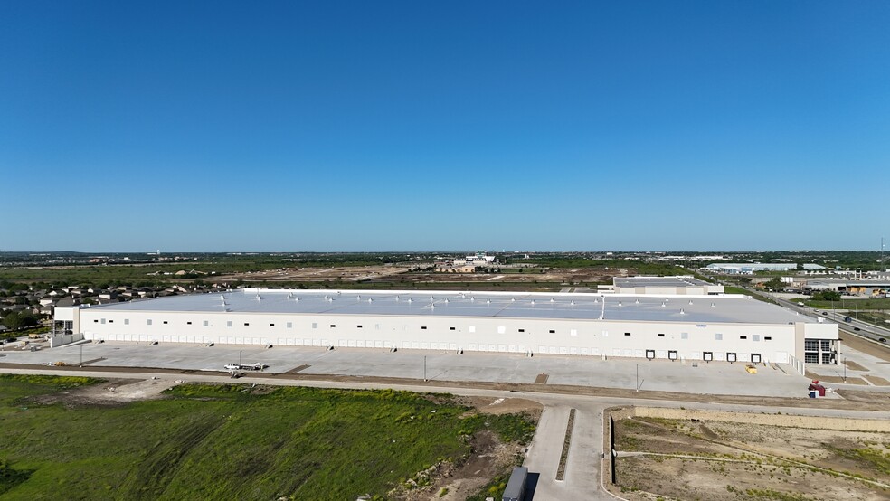 W Risinger Rd, Fort Worth, TX for lease - Building Photo - Image 3 of 6