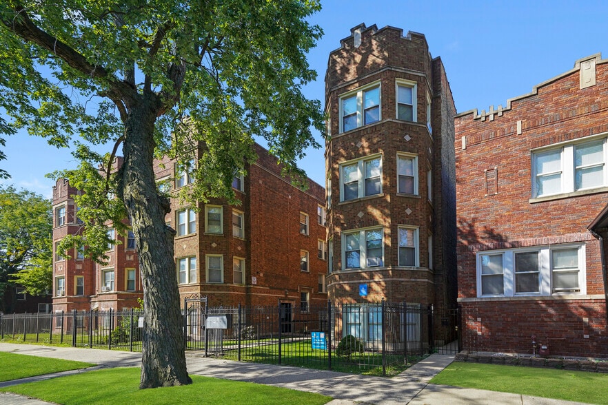 7150 S Cornell Ave, Chicago, IL for sale - Building Photo - Image 2 of 41