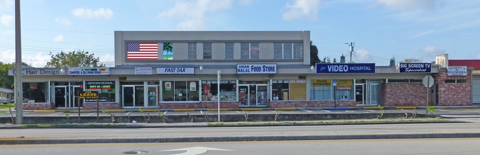 6750-6790 Pines Blvd, Pembroke Pines, FL for lease - Building Photo - Image 3 of 7
