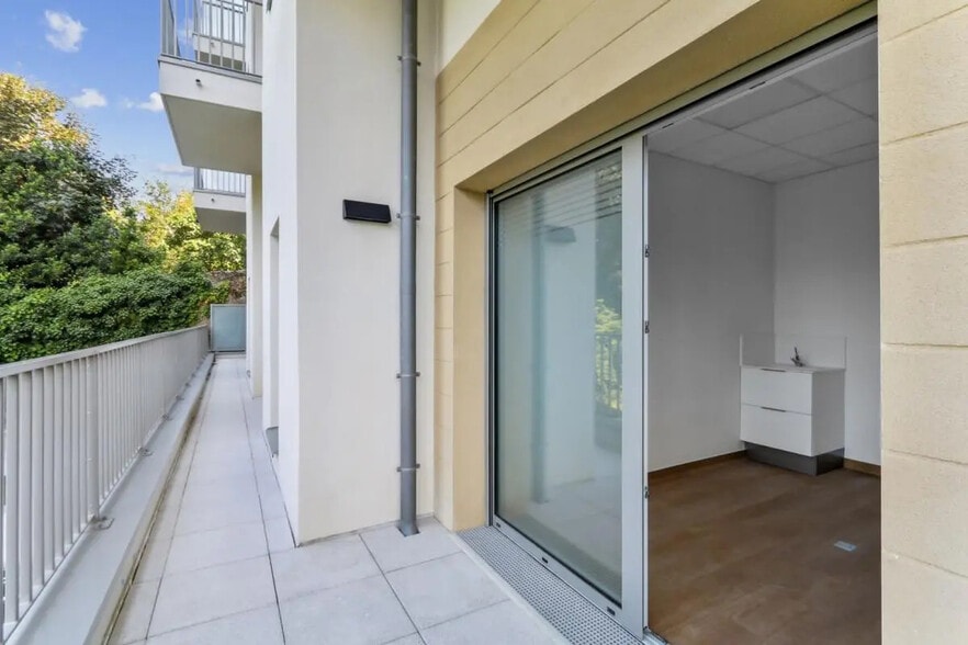 Office in Nantes for lease - Building Photo - Image 2 of 15