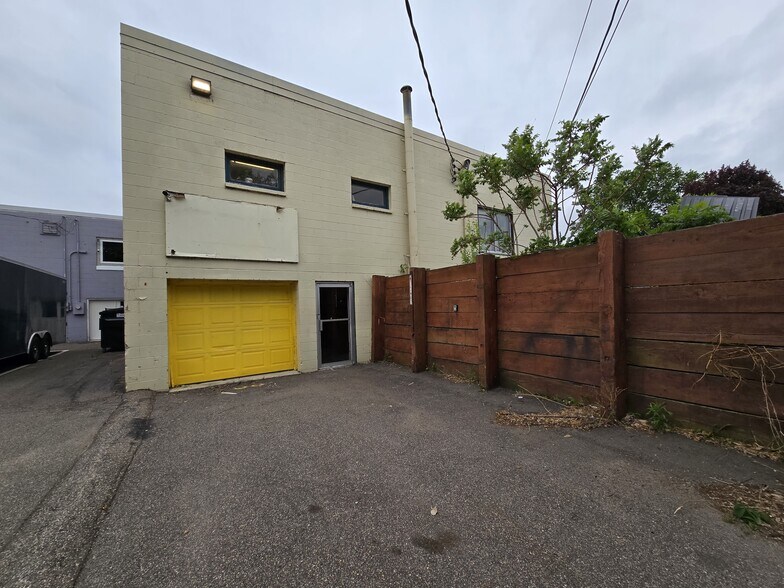 2365 Commerce Blvd, Mound, MN for sale - Building Photo - Image 1 of 1