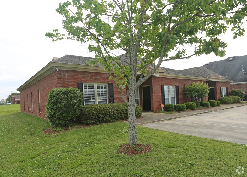 6766-6772 Taylor Cir, Montgomery, AL for lease - Primary Photo - Image 1 of 7