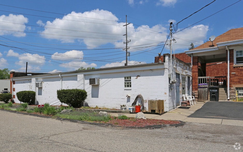 8000-8004 Blue Ash Rd, Cincinnati, OH for sale - Building Photo - Image 3 of 15