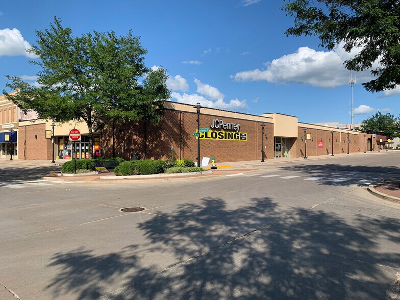 504 N Adams St, Carroll, IA for sale - Building Photo - Image 1 of 1