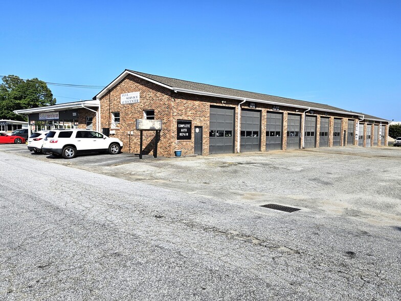 1105 Spartanburg Hwy, Hendersonville, NC for sale - Building Photo - Image 2 of 28