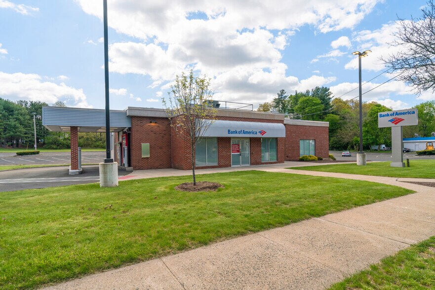 1697 Whitney Ave, Hamden, CT for lease - Building Photo - Image 3 of 14