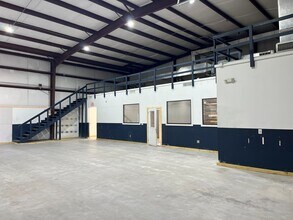 2528 Hatfield Rd, Pearland, TX for lease Interior Photo- Image 2 of 3