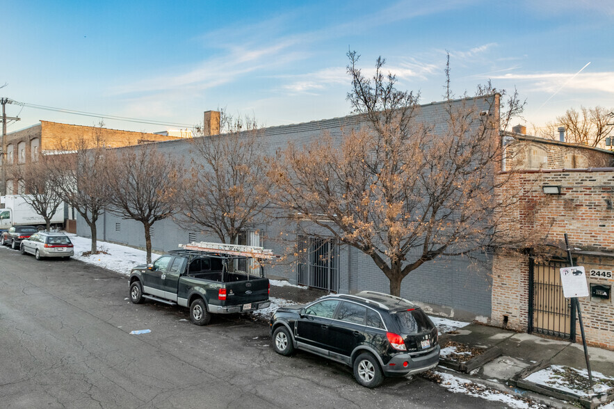 2415 W 24th Pl, Chicago, IL for lease - Primary Photo - Image 1 of 29