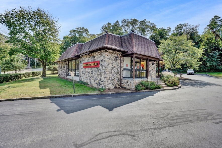 5 Baltic Pl, Croton On Hudson, NY for sale - Building Photo - Image 1 of 1