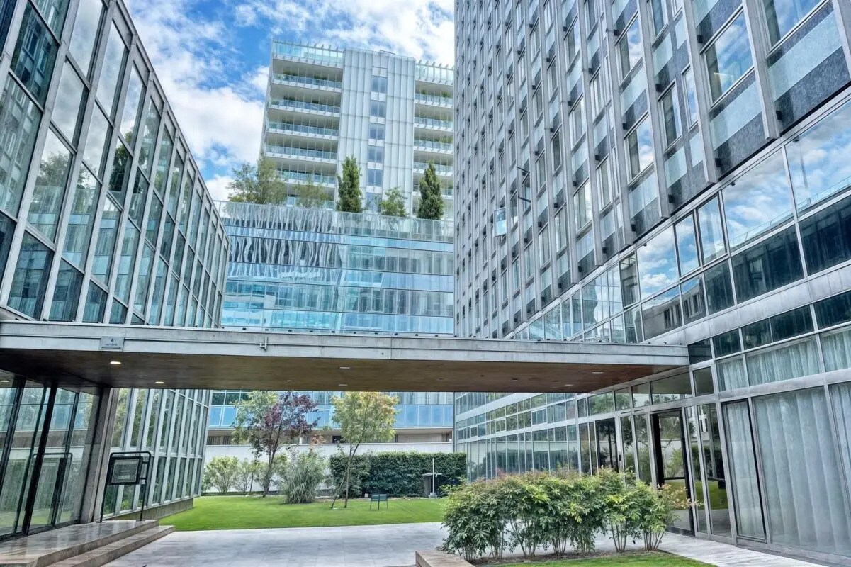 Office in Courbevoie for sale Building Photo- Image 1 of 11