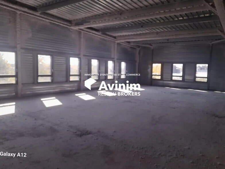 Office in Saint-Jean-le-Blanc for lease - Building Photo - Image 2 of 12