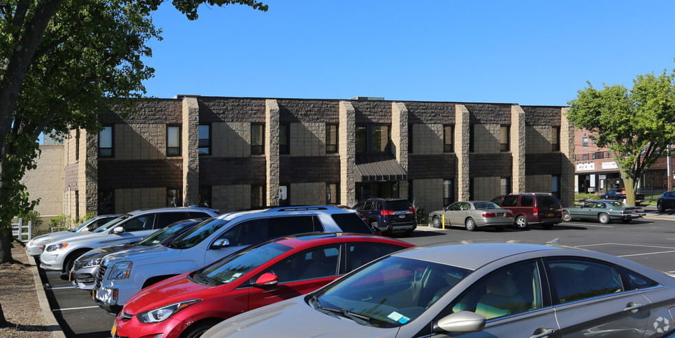 143 N Long Beach Rd, Rockville Centre, NY for lease - Building Photo - Image 3 of 12