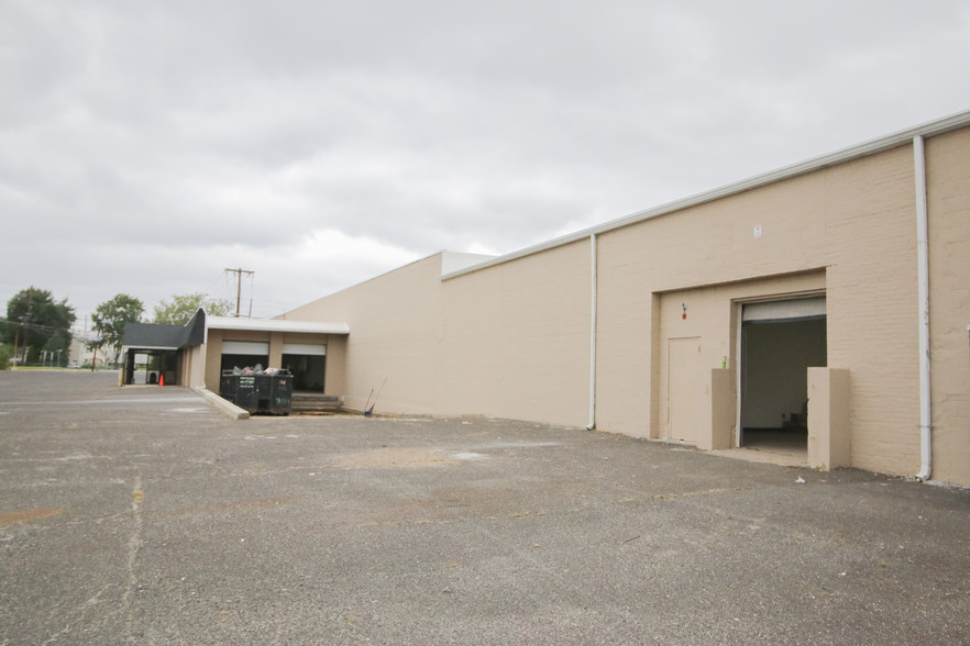 1206 Route 130 N, Burlington, NJ for lease - Building Photo - Image 1 of 38