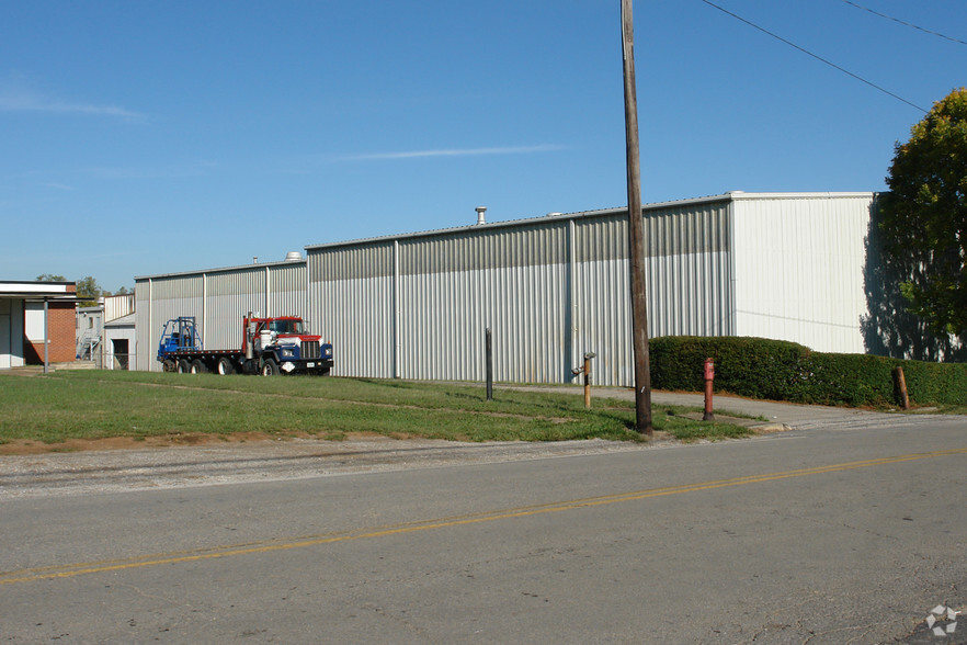 195 Lisle Industrial Ave, Lexington, KY for lease - Building Photo - Image 2 of 12