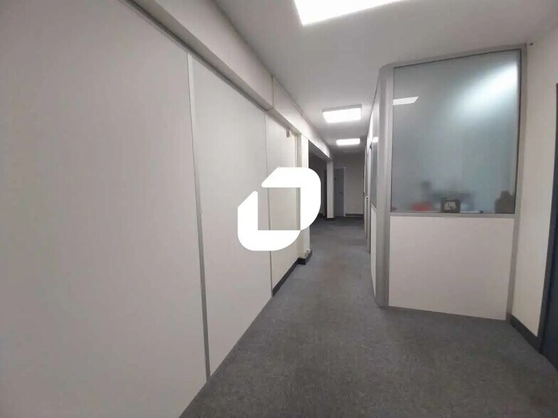 Office in Palaiseau for lease - Interior Photo - Image 3 of 9