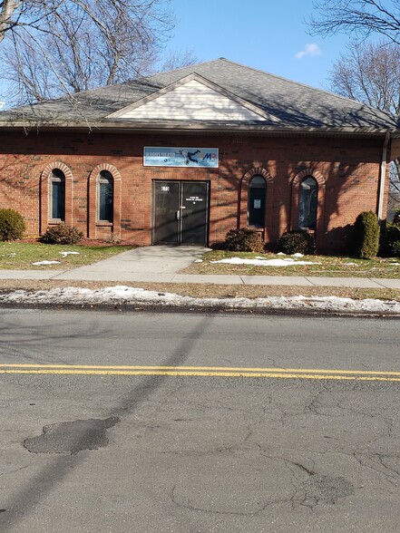 673 Main St, West Springfield, MA for lease - Building Photo - Image 2 of 6