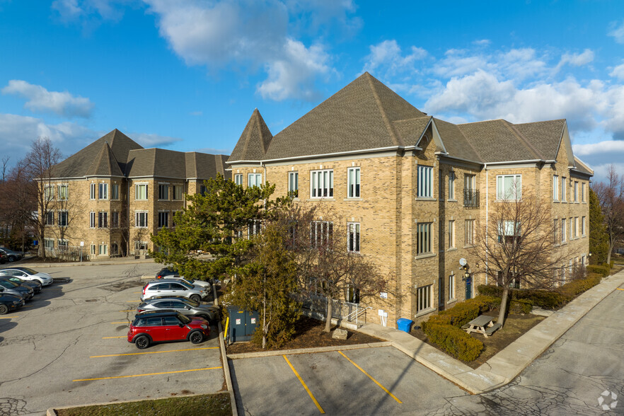 410-418 N Service Rd E, Oakville, ON for lease - Building Photo - Image 2 of 13