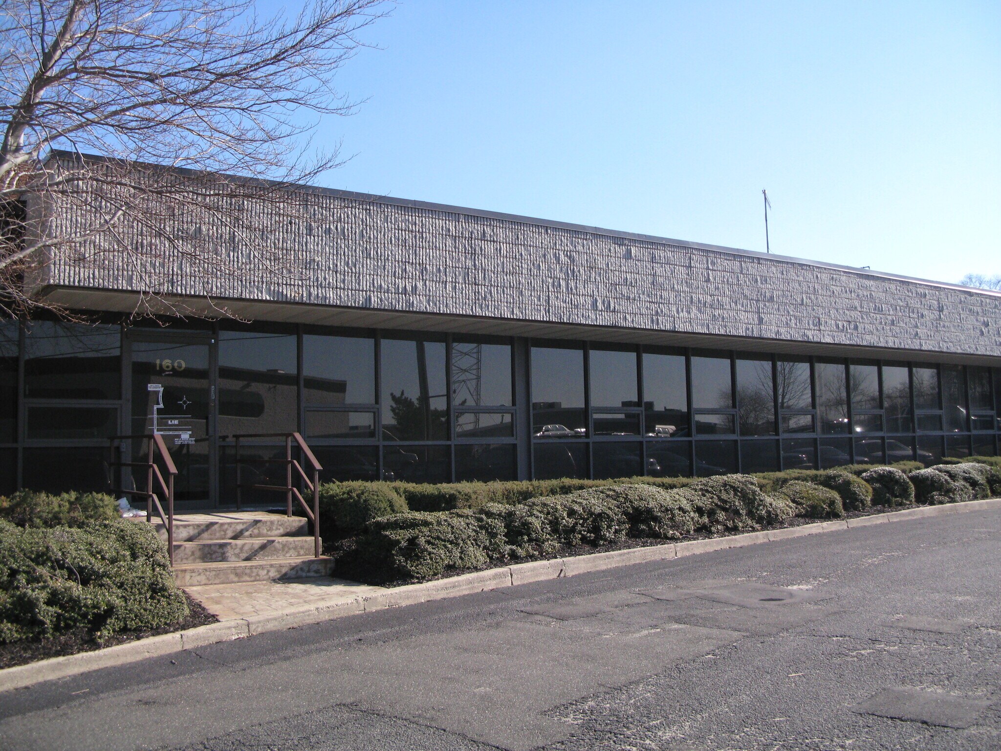 150-180 Dupont St, Plainview, NY for lease Building Photo- Image 1 of 3