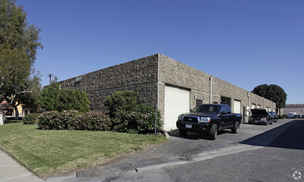 1040 S Raymond Ave, Fullerton, CA for lease - Building Photo - Image 3 of 7