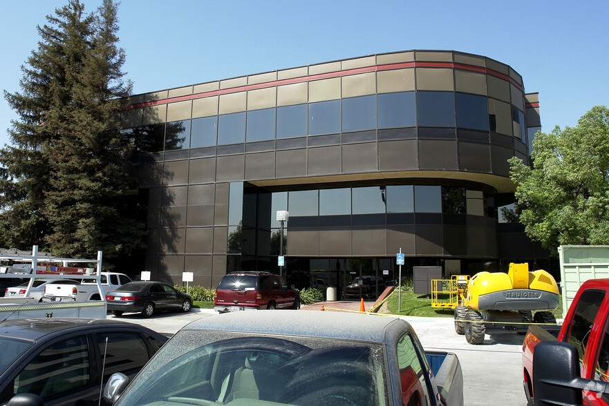 4520 California Ave, Bakersfield, CA for lease - Building Photo - Image 1 of 2