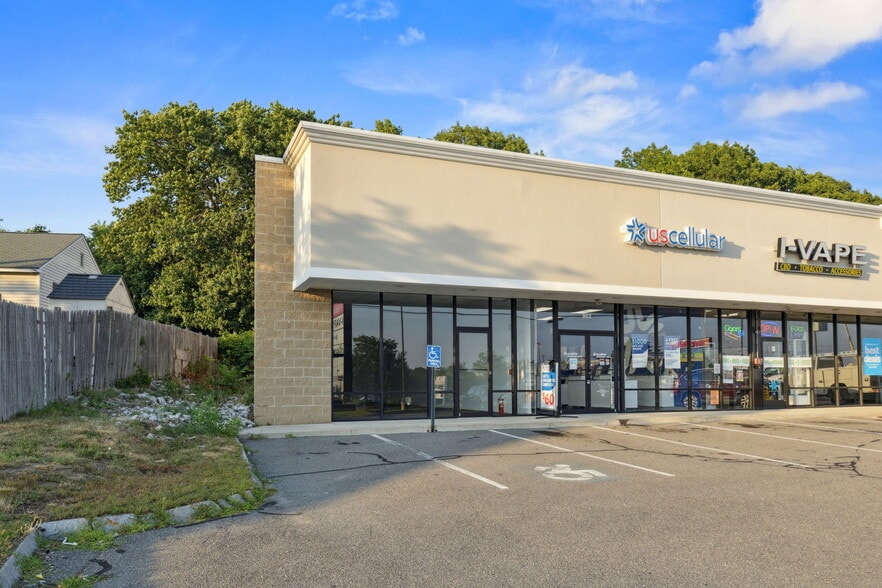 902-908 S Willow St, Manchester, NH for lease - Building Photo - Image 2 of 16