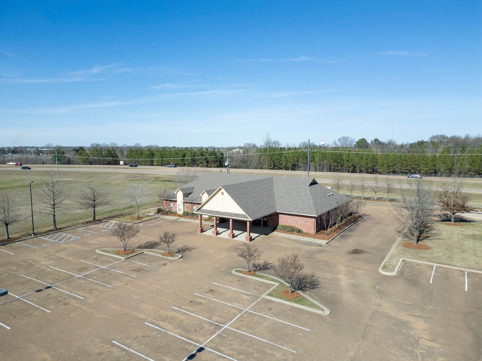 112 Southlake Cir, Canton, MS for lease Interior Photo- Image 1 of 9