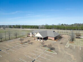 112 Southlake Cir, Canton, MS for lease Interior Photo- Image 1 of 9