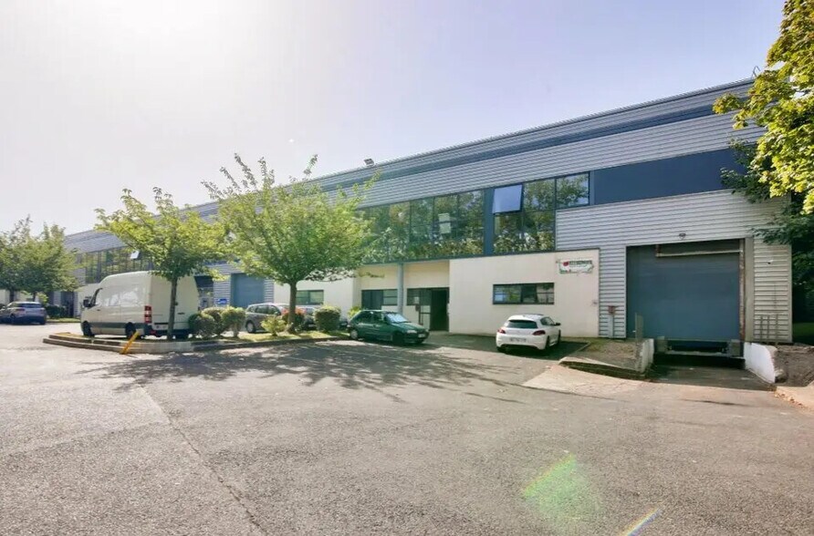 Flex in Le Blanc-Mesnil for lease - Building Photo - Image 1 of 4