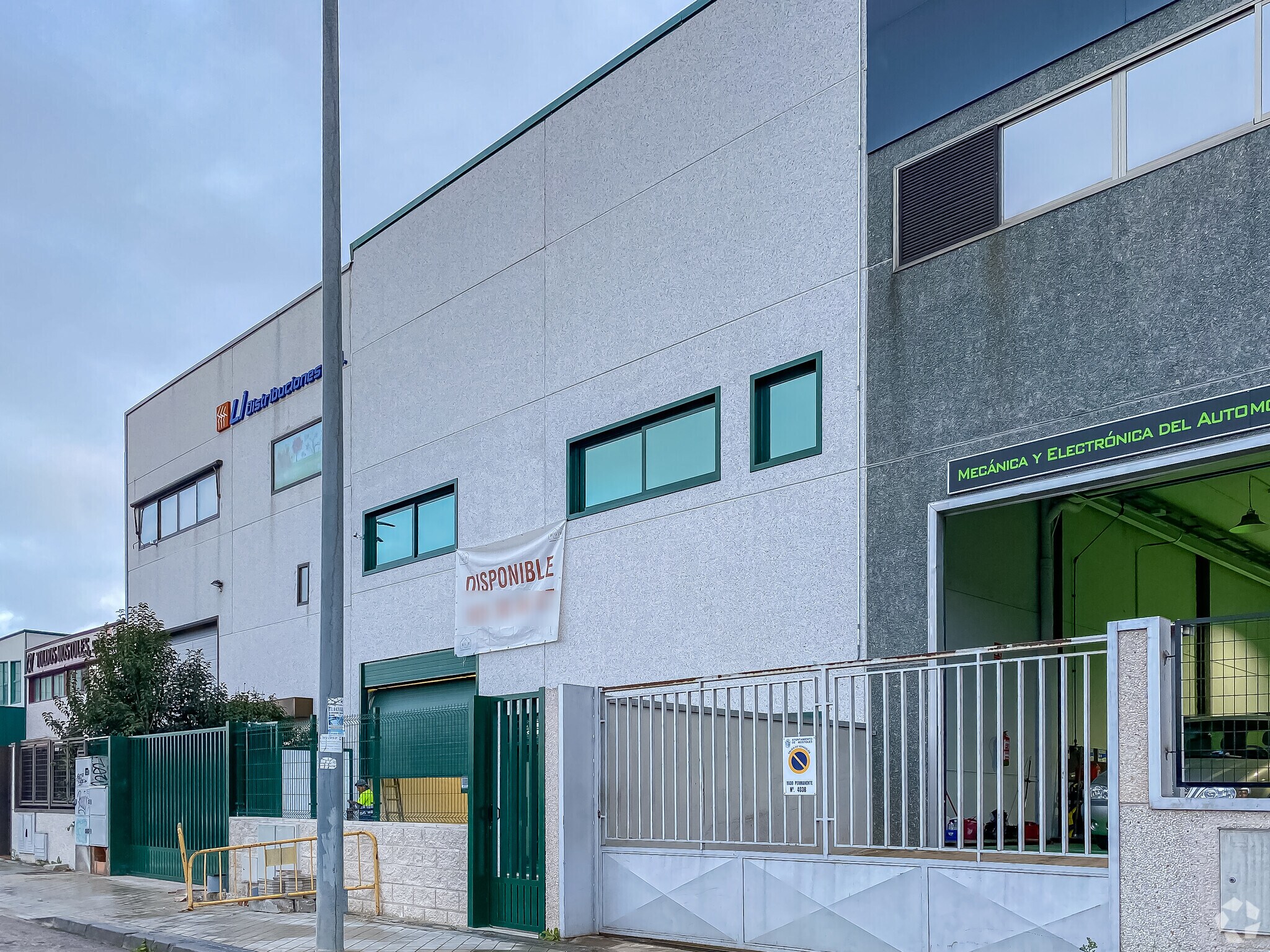 in Móstoles, Madrid for sale Primary Photo- Image 1 of 1