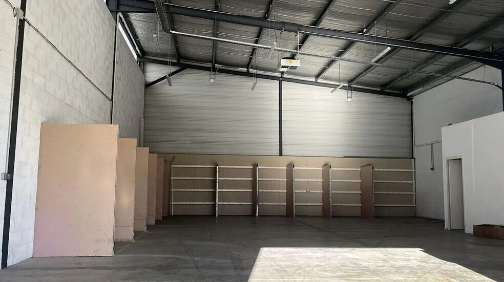 Industrial in Saint-Martin-le-Vinoux for lease - Interior Photo - Image 2 of 6