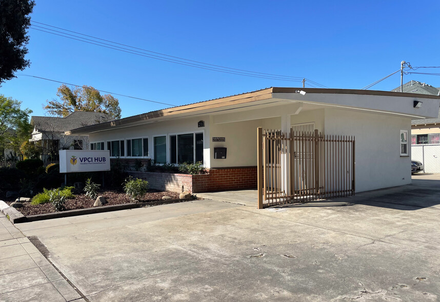 211 N Van Ness Ave, Fresno, CA for sale - Building Photo - Image 1 of 1