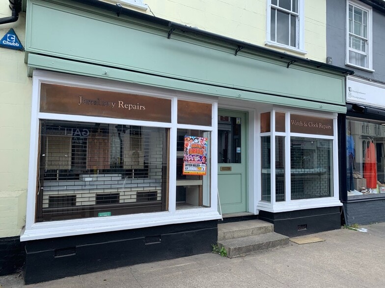 33 High St, Dunmow for lease - Primary Photo - Image 1 of 1