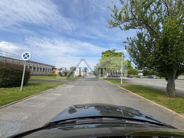 Industrial in Vaux Le Penil for sale - Building Photo - Image 2 of 13