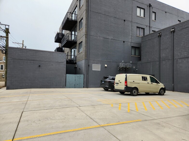 2827-2847 N Clybourn Ave, Chicago, IL for lease - Building Photo - Image 3 of 11