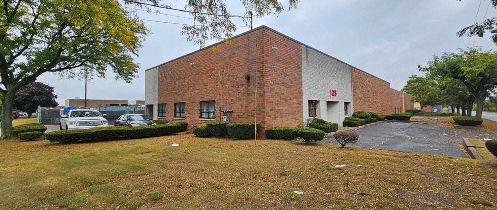 125 Edison Ave, West Babylon, NY for lease - Building Photo - Image 1 of 6