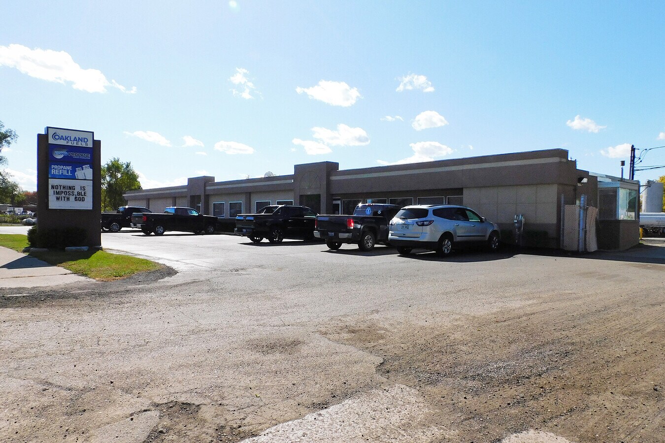 3943 Airport Rd, Waterford, MI 48329